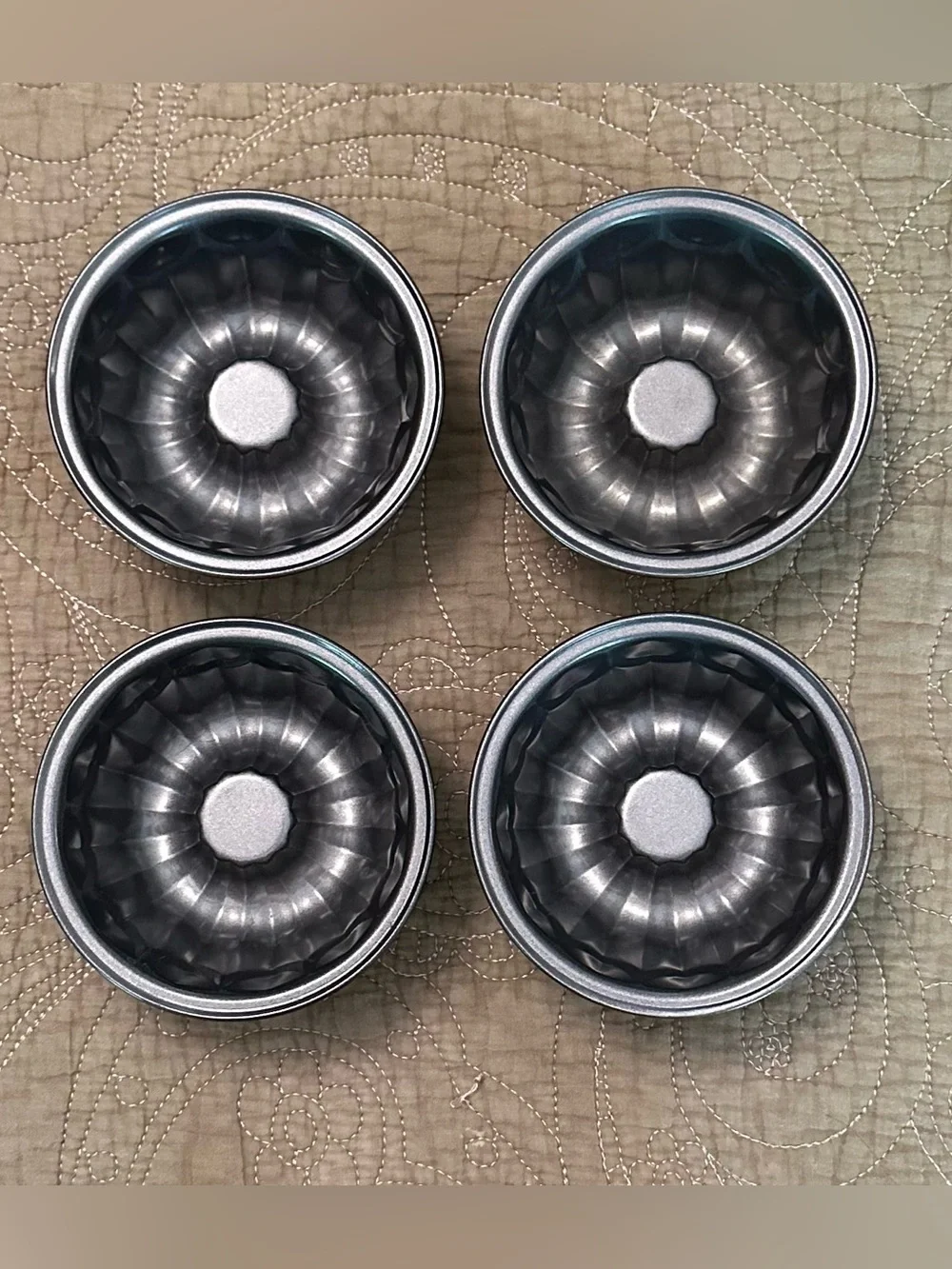 Set of 4 mini Bundt pans • Brand New • baking • kitchen